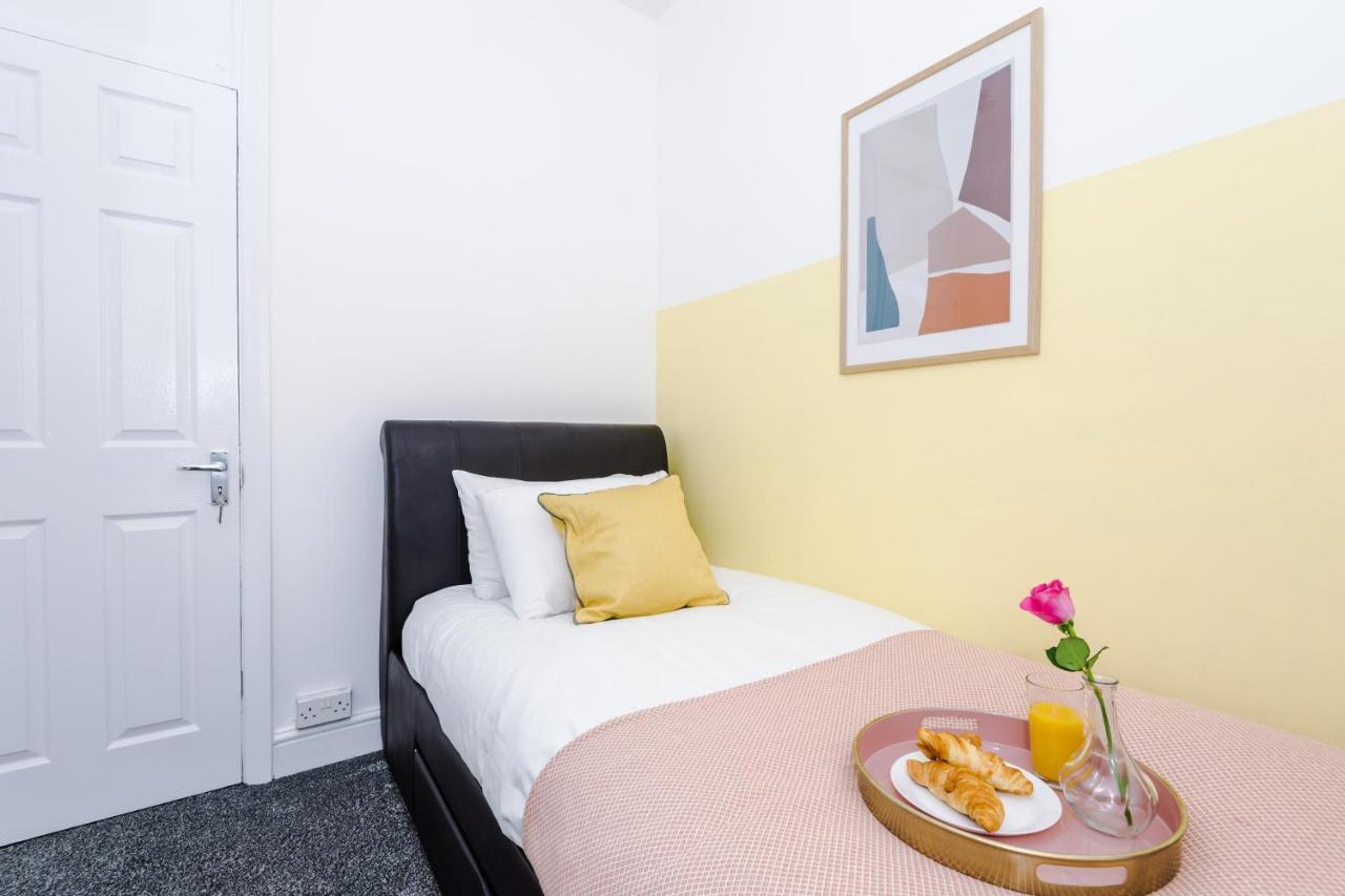 Harley House - Spacious Home With Free Netflix & Parking By Rocketbnb Coventry Bagian luar foto
