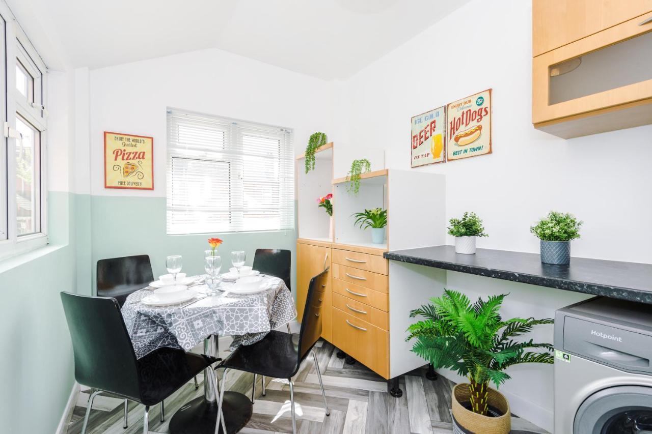 Harley House - Spacious Home With Free Netflix & Parking By Rocketbnb Coventry Bagian luar foto