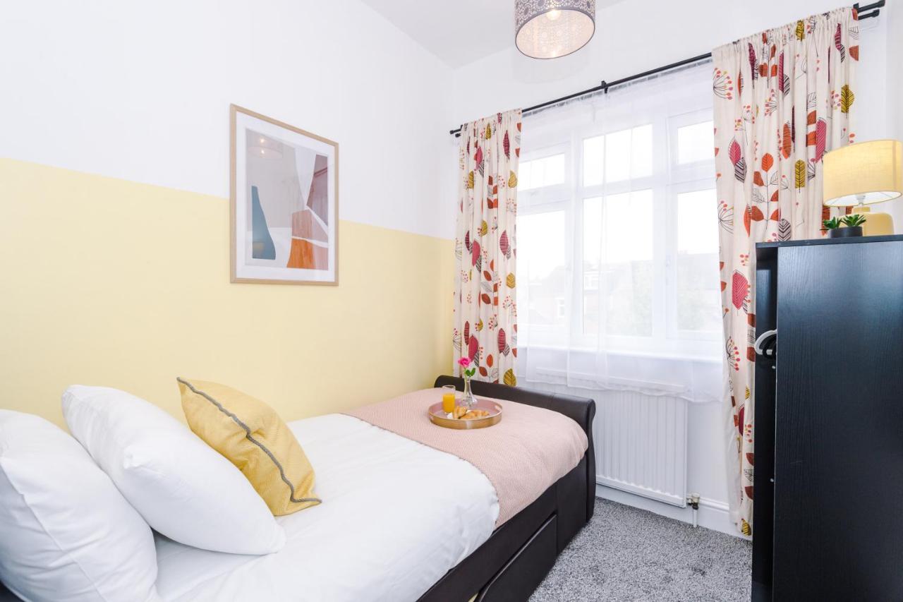 Harley House - Spacious Home With Free Netflix & Parking By Rocketbnb Coventry Bagian luar foto