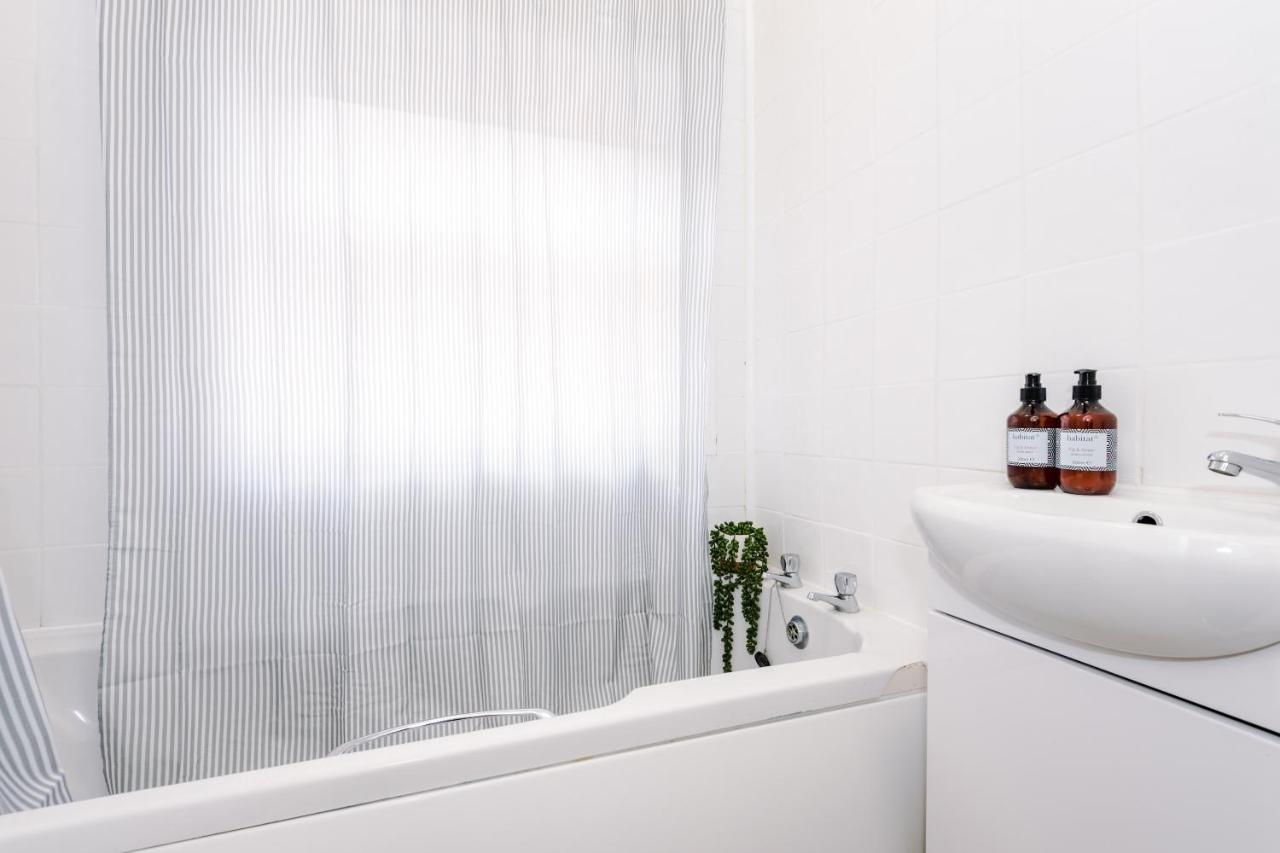 Harley House - Spacious Home With Free Netflix & Parking By Rocketbnb Coventry Bagian luar foto